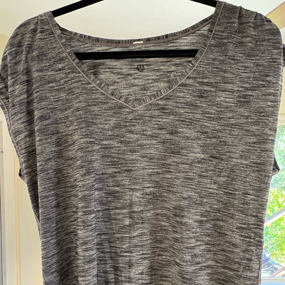 Lululemon grey women’s size large workout shirt